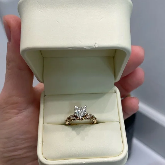 1 CARAT NATURAL DIAMOND ring from Jared - Picture 3 of 11